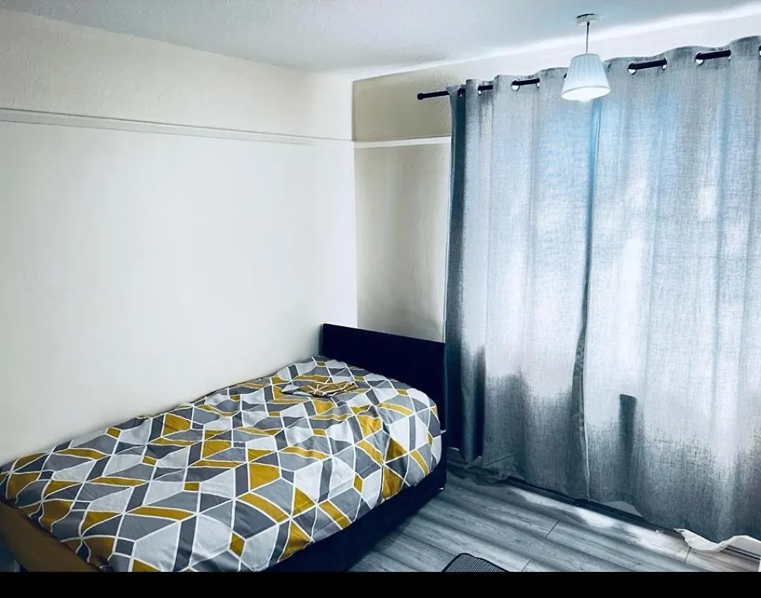 Homestay Time Out Apartment Barking