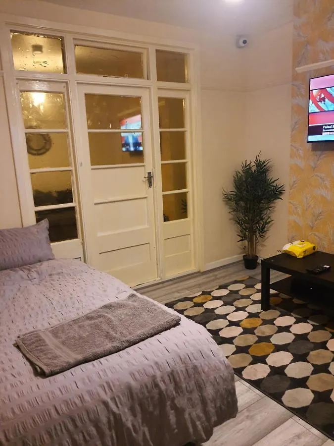 Homestay Time Out Apartment Barking